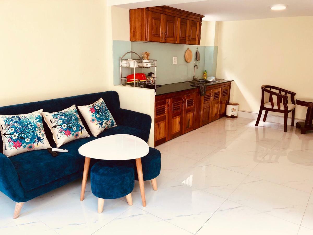 Ngoc Huong Hostel & Apartments Куи Нхон Екстериор снимка